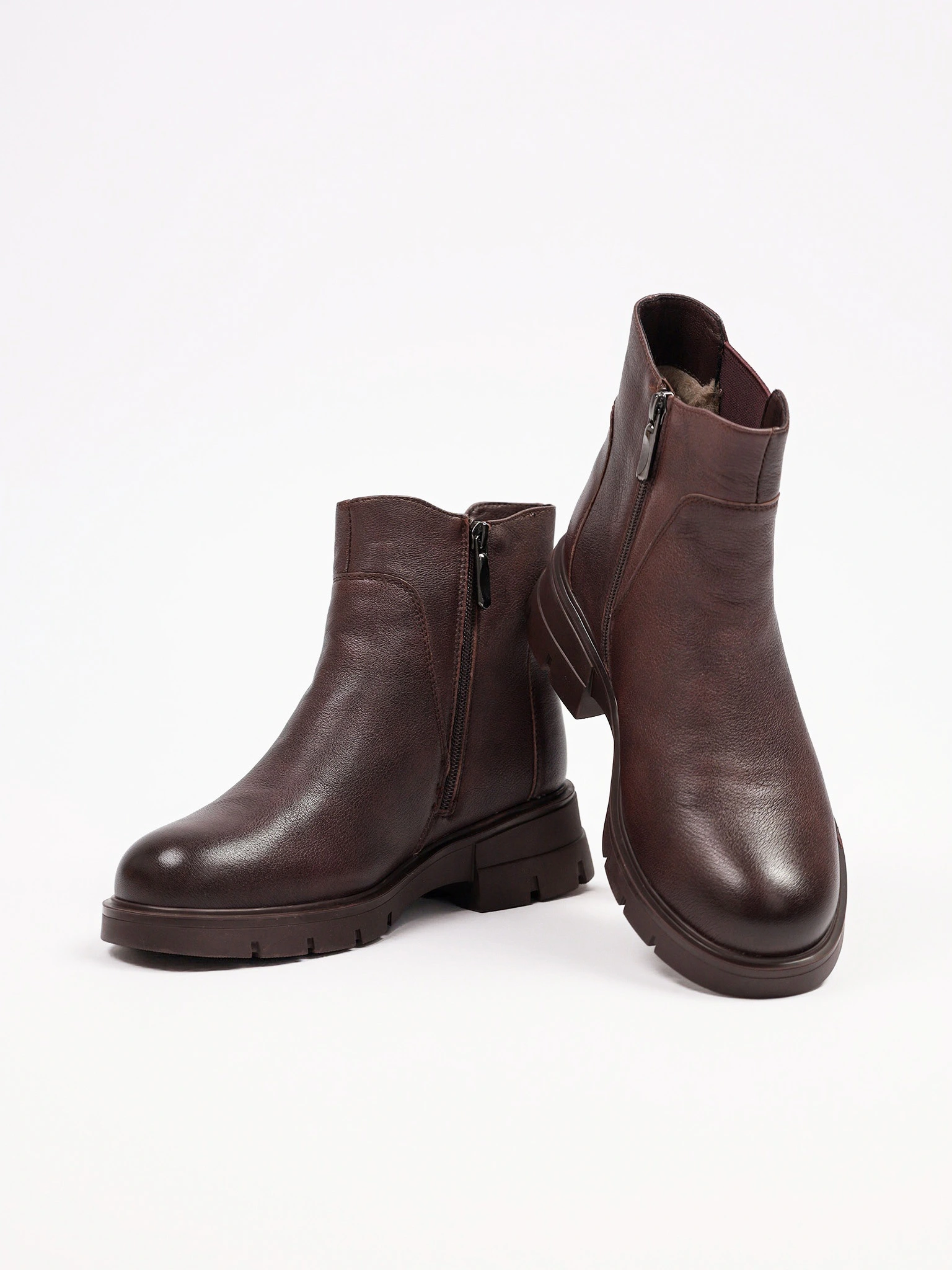 Ботинки бордового цвета с эластичной вставкой